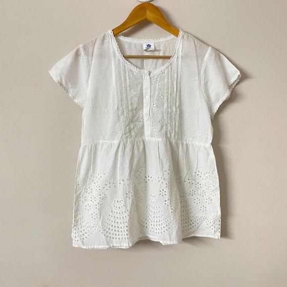 Medium- 100% Cotton White Top - Picture 2 of 5